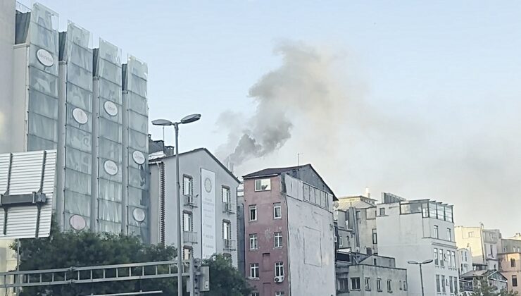 Beyoğlu’nda iş yeri yangını söndürüldü