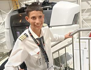 Beyşehirli Burak Subaşı, THY ve Bakanlık desteğiyle kokpitte pilotluk hayalini yaşadı
