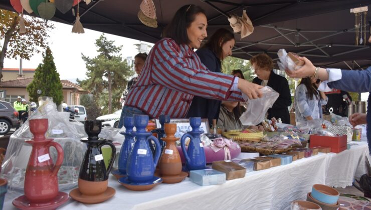 Bilecik’te polis eşlerinden öğrencilere burs için kermes açıldı