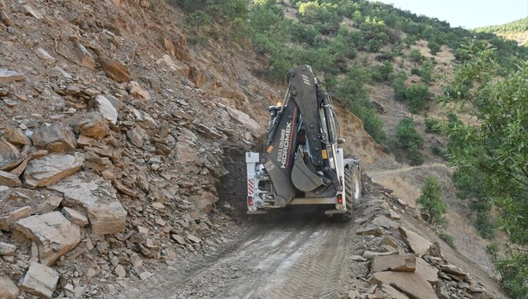 Bitlis’te heyelan nedeniyle kapanan arazi yolu ulaşıma açıldı