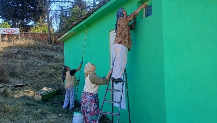 Bolayır’da kadınlar gasilhaneyi imece usulüyle boyayıp temizledi