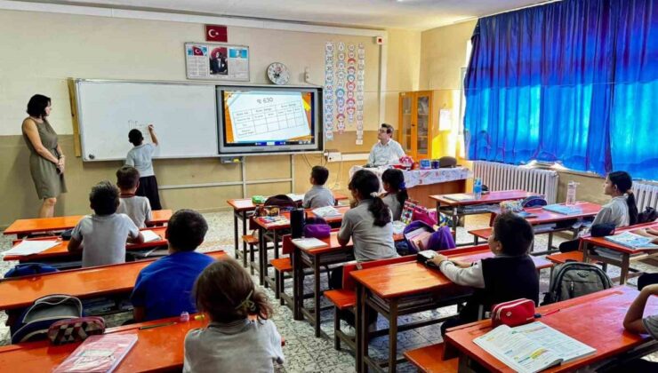 Bozdoğan Kaymakamı Sözen, Yazıkent’teki okulda öğretmen ve öğrencilerle buluştu
