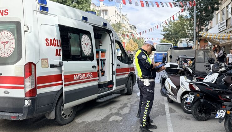 Burdur’da motosikleti devrilen sürücü Burdur Devlet Hastanesine kaldırıldı