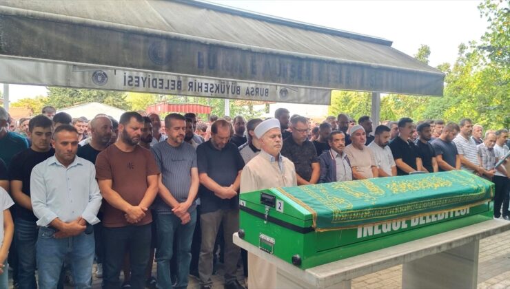 Bursa’daki trafik kazasında hayatını kaybeden 2 kişinin cenazesi defnedildi