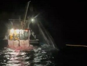 Çanakkale Bozcaada açıklarında sürüklenen gırgır teknesi 55 personelle kurtarıldı