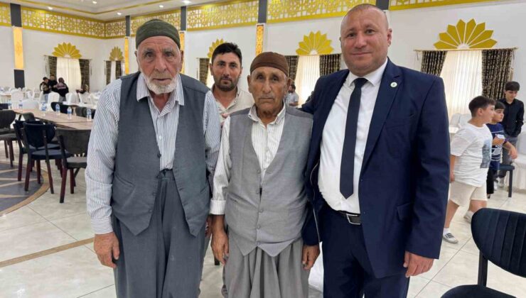 Çermikli iş insanı Halit Demiroğlu depremde yıkılan camiye 100 bin lira bağışladı