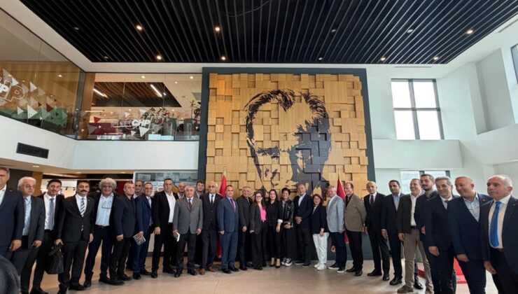 CHP İstanbul İl Başkanı Tekin, ilçe ve kolların başkanlarıyla buluştu