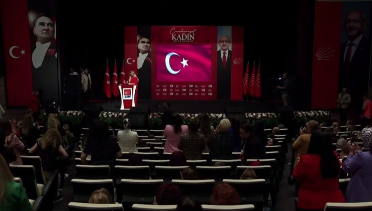 CHP’de “Cumhuriyet Bir Kadın Devrimidir” paneli… Ayten Gülsever: “Kadın özgür değilse Cumhuriyet eksiktir”