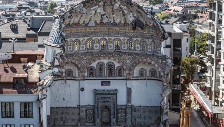 Çürük denen cami 4 gündür yıkılamıyor