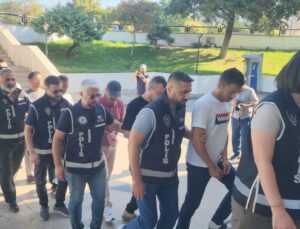 Datça’da teknede yakalanan 9 FETÖ şüphelisi ve kaptan adliyeye sevk edildi