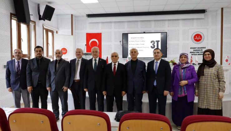 Denizli İl Müftülüğü konferansında Mustafa Turan ideal din görevlisini anlattı