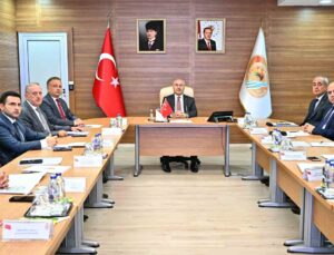 Denizli Valisi Köşger, sosyal yardım vakıflarının performansını değerlendirdi