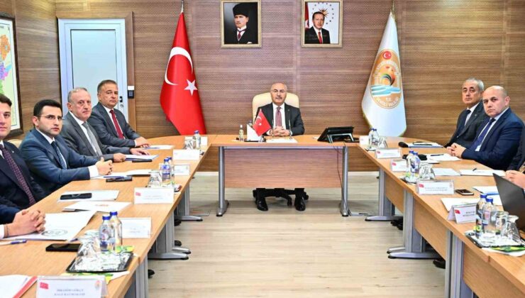 Denizli Valisi Köşger, sosyal yardım vakıflarının performansını değerlendirdi