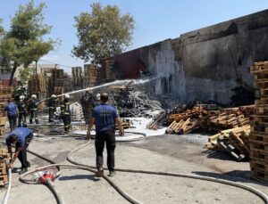 Denizli’de Palet Fabrikasında Yangın Söndürüldü
