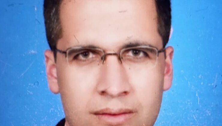 Devrilen traktörün altında kalan öğretmen hayatını kaybetti