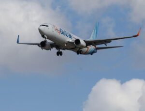 Dubai-Tel Aviv seferini yapan yolcu uçağında kaçırılma kodu alarmı verildi
