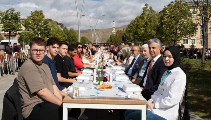 EBYÜ’nün hoş geldin kahvaltısına Binali Yıldırım video konferansla katıldı