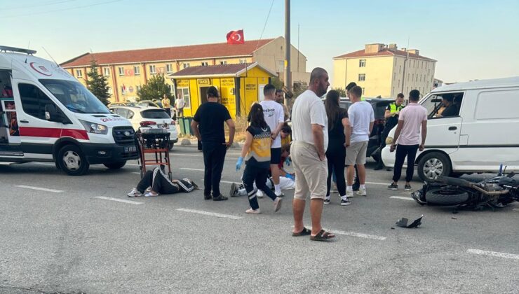 Edirne Keşan’da otomobille çarpışan motosikletin kaza anı kamerada, 2 kişi yaralandı