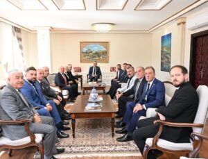 Edirne Valisi Sezer, MHP İl Başkanı ve Okçular Vakfı Genel Sekreteri’ni kabul etti