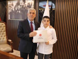 Elazığ’ı temsilen yarışan Ahmet Akdeniz hafızlıkta bölge birincisi oldu