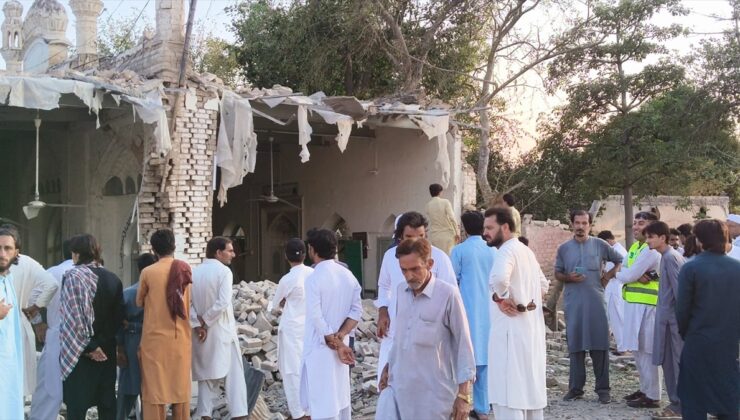 GÜNCELLEME – Pakistan’da cami yakınındaki bombalı saldırılarda en az 16 kişi öldü, 50’den fazla kişi yaralandı