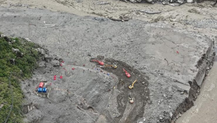 Gyirong Sınır Kapısı’nda Karayolu Ulaşımı Yeniden Sağlandı