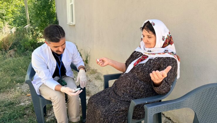 Hakkari Yüksekova’da mobil ekipler sınır köyünde kadınlara kanser taraması yaptı