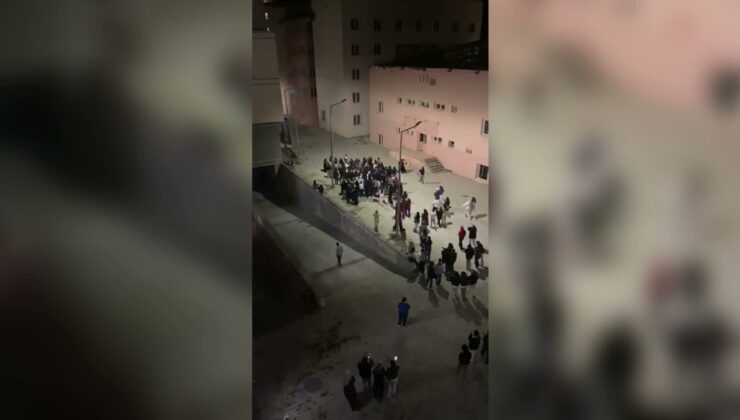 Hakkari’de Afife Kız Öğrenci Yurdu’nda öğrenciler su kesintilerini protesto etti