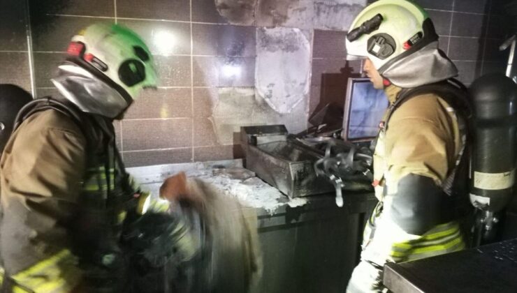 Hatay İskenderun’da dönerci dükkanında çıkan yangın itfaiye ekiplerince söndürüldü