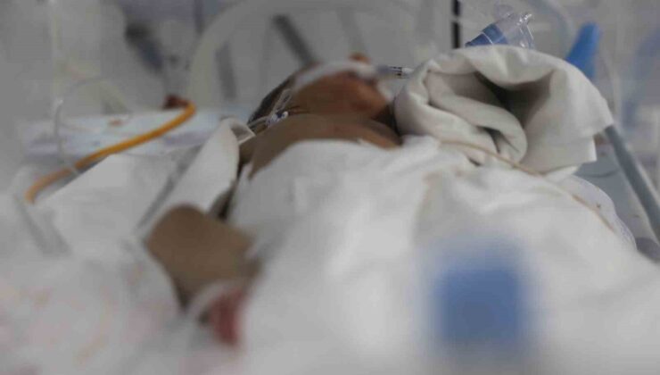 Hatay’da 31 haftalık prematüre bebek bağırsak tıkanıklığından ameliyatla kurtuldu