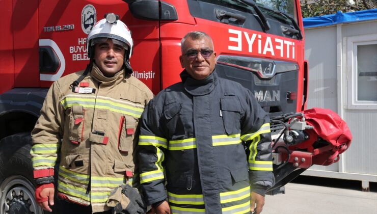 Hatay’da itfaiyeci baba ile oğlu, 12 yıldır aynı istasyonda omuz omuza görev yapıyor