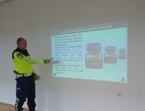 Havza’da okul servis sürücülerine ve rehber personeline trafik semineri verildi