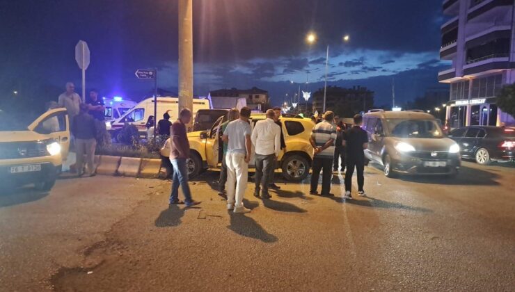 Iğdır’da kavşakta iki ticari araç kafa kafaya çarpıştı, 1 sürücü yaralandı