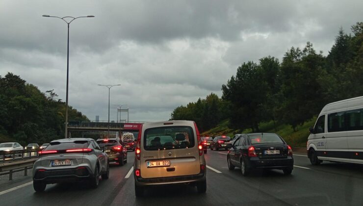 İstanbul’da sağanağın ardından trafik kilit