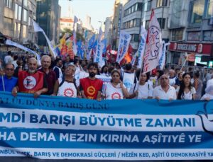 Kadıköy’de Dünya Barış Günü Yürüyüşü