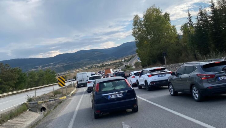 Karabük Eskipazar’da yol çalışması İstanbul yönünde uzun araç kuyruğu oluşturdu