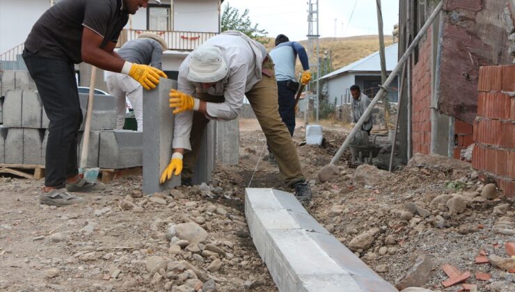 Karlıova’da Köy Yollarına Parke Taşı