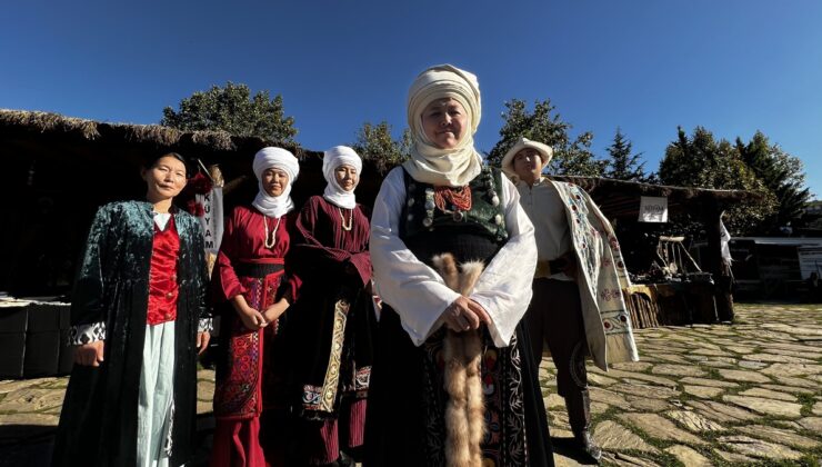 Kırgız kıyafetlerini 10 yaşından beri hazırlayan Kalkanova, Ankara’da sergiledi