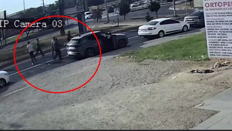 Kızıltepe’de kamyonetin kasasından yola dökülen sebze ve meyveleri sürücüler topladı