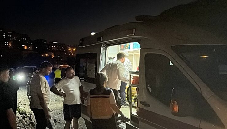 Kocaeli’de belediye otobüsü ile 2 otomobilin çarpıştığı kazada 3 kişi yaralandı