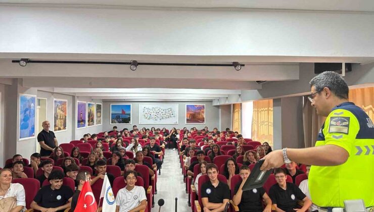 Kuşadası’nda trafik jandarması 80 öğrenciye güvenli motosiklet sürüşü semineri verdi