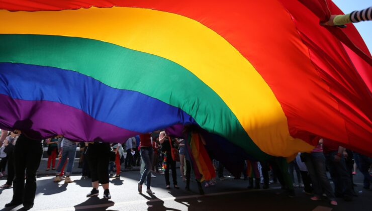 LGBTİ+ derneklerinden “Ailem Güvende” operasyonlarına tepki: “LGBTİ+ olmak suç değildir”