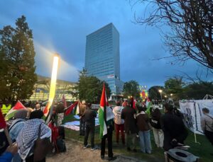 Linz’de Avusturya-İsrail maçı öncesi göstericiler silah ticaretini protesto etti