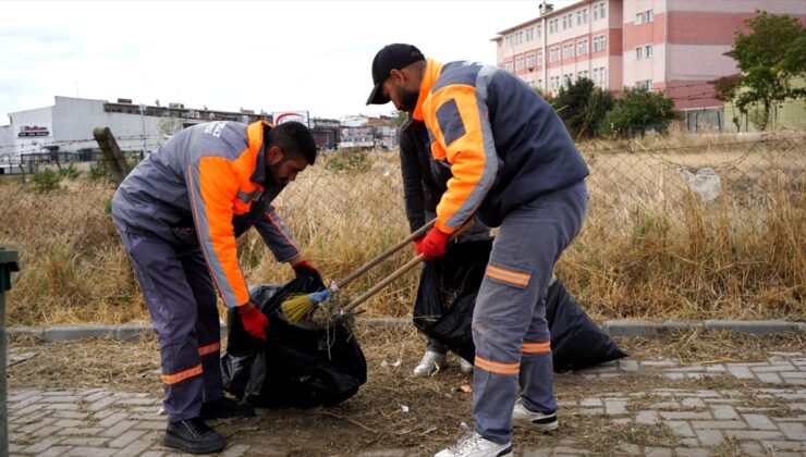 Lüleburgaz Belediyesi yaklaşık 1500 çöp poşeti dolusu atık toplayıp ‘Çöp atma’ yazdı