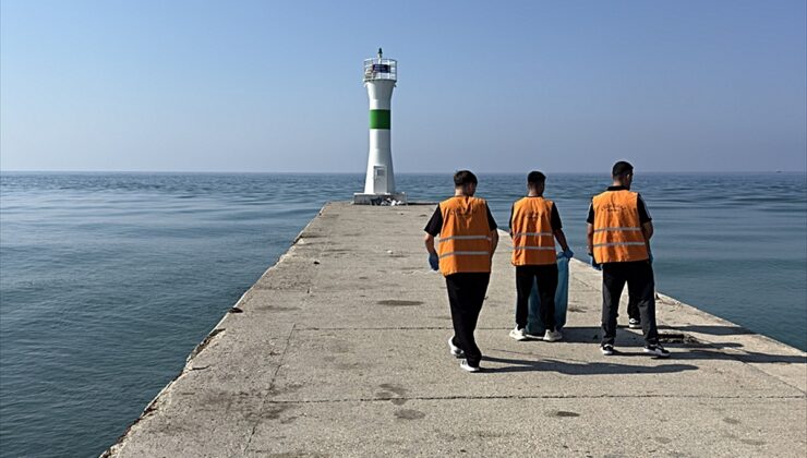 Manavgat’ta hükümlüler çevre temizliğine katıldı