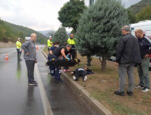 Manisa Yunusemre’de Karayolları görevlisi İrfan İnci’ye otomobil çarptı, yaralandı