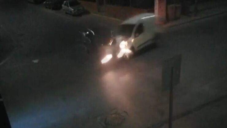 Mersin Tarsus’ta otomobil ile hafif ticari araç çarpıştı, 2 sürücü yaralandı