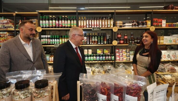 Milli Savunma Bakanı Güler, Maltepe’de esnafı ziyaret edip hayırlı kazançlar diledi