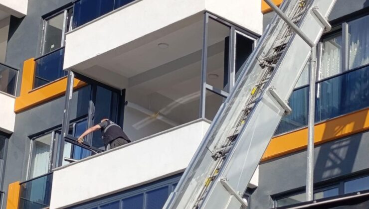 Minik çocuk balkondan dışarı bakarken beton zemine çakıldı