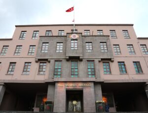 MSB, Silivri açıklarındaki gemi kazasına müdahale için bölgeye askeri unsurlar gönderdi